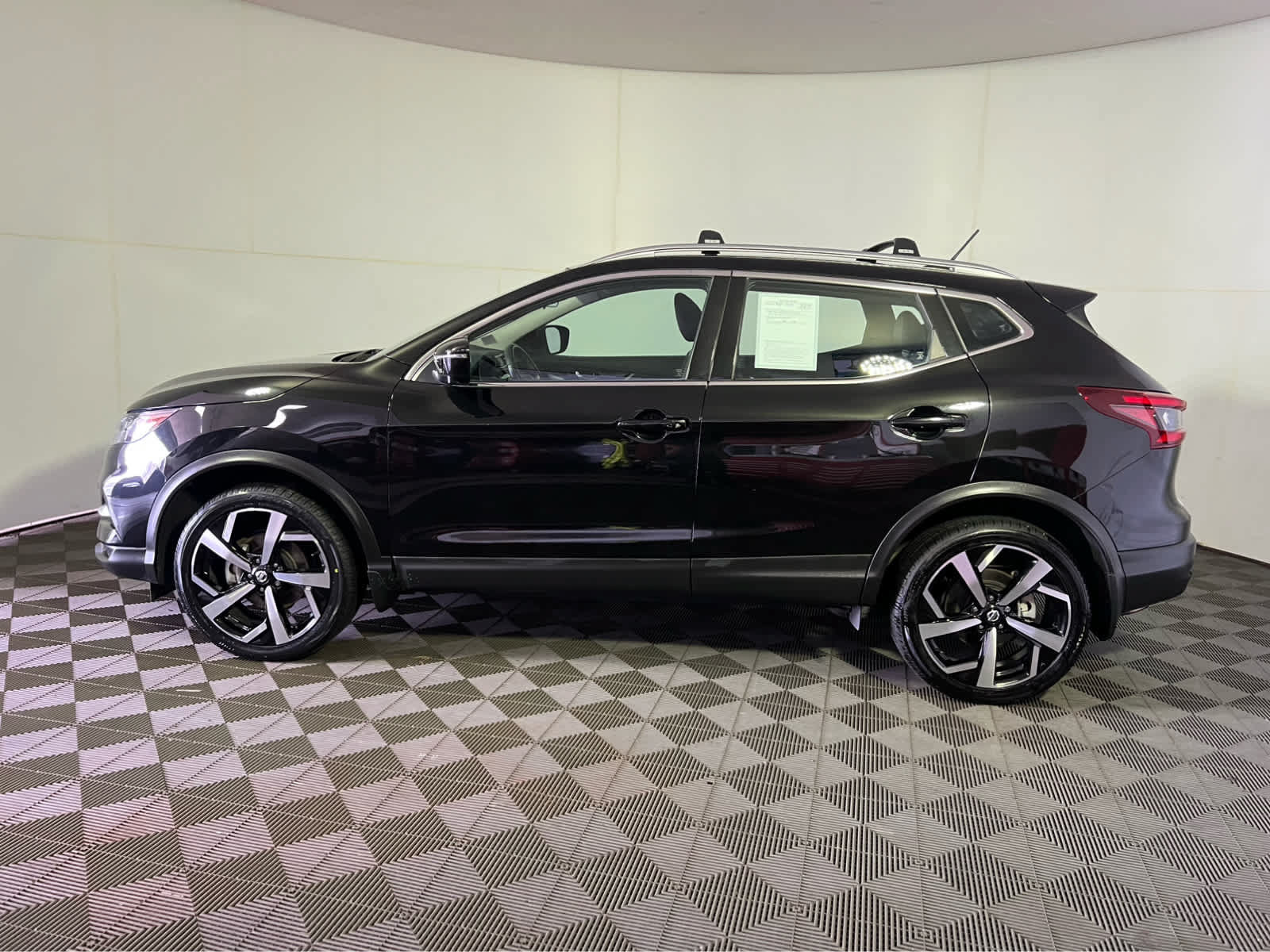 Certified 2022 Nissan Rogue Sport SL AWD/4WD image 4
