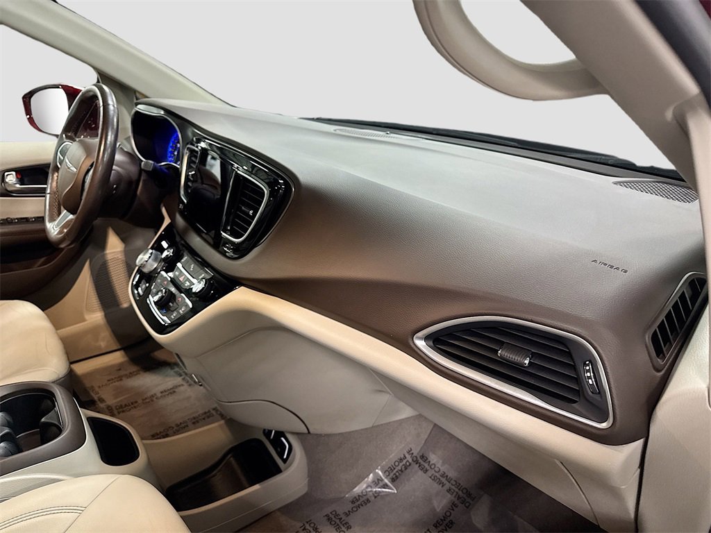 Used 2019 Chrysler Pacifica Touring-L Plus image 31