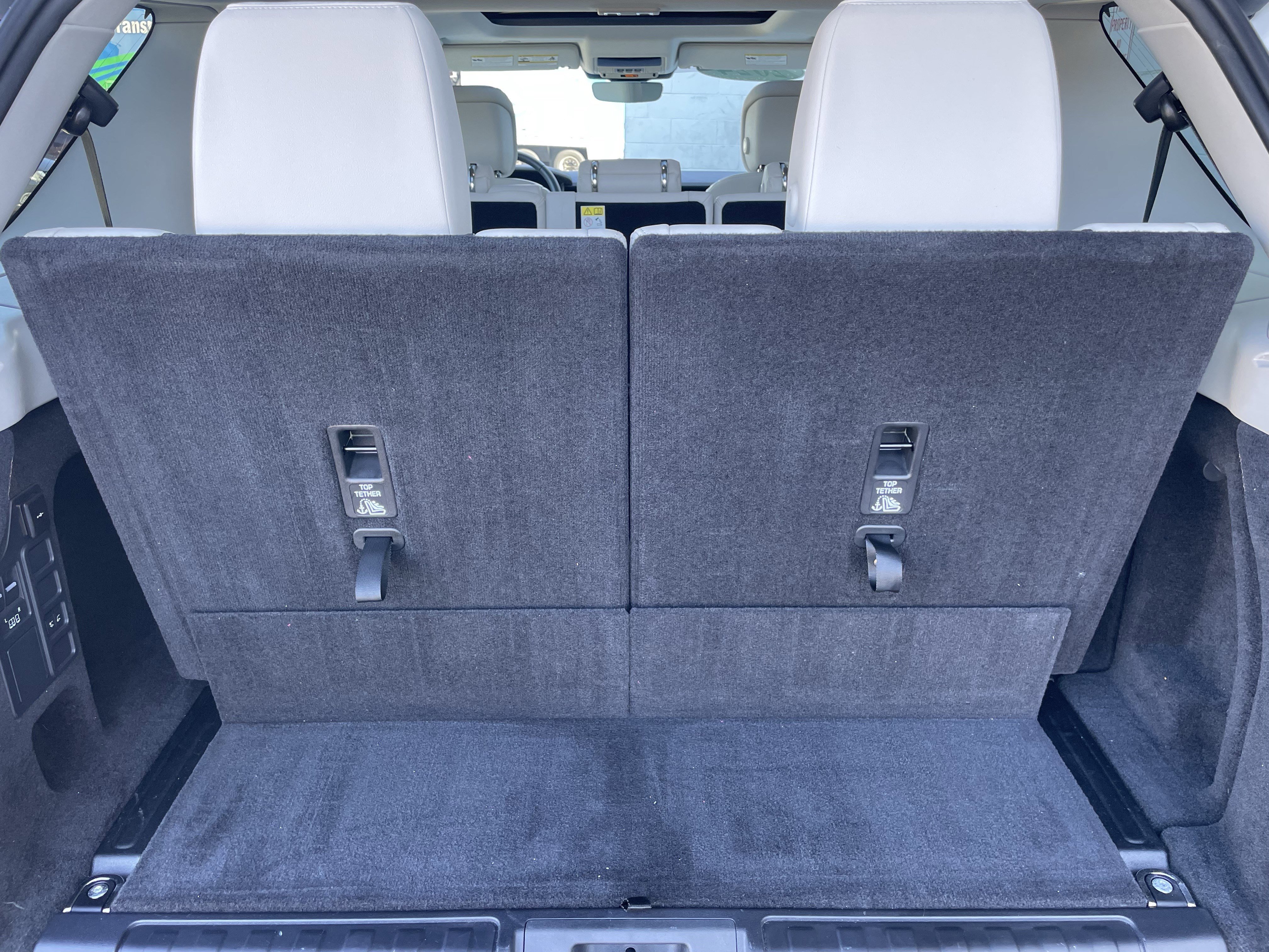 Certified 2024 Land Rover Discovery S image 38