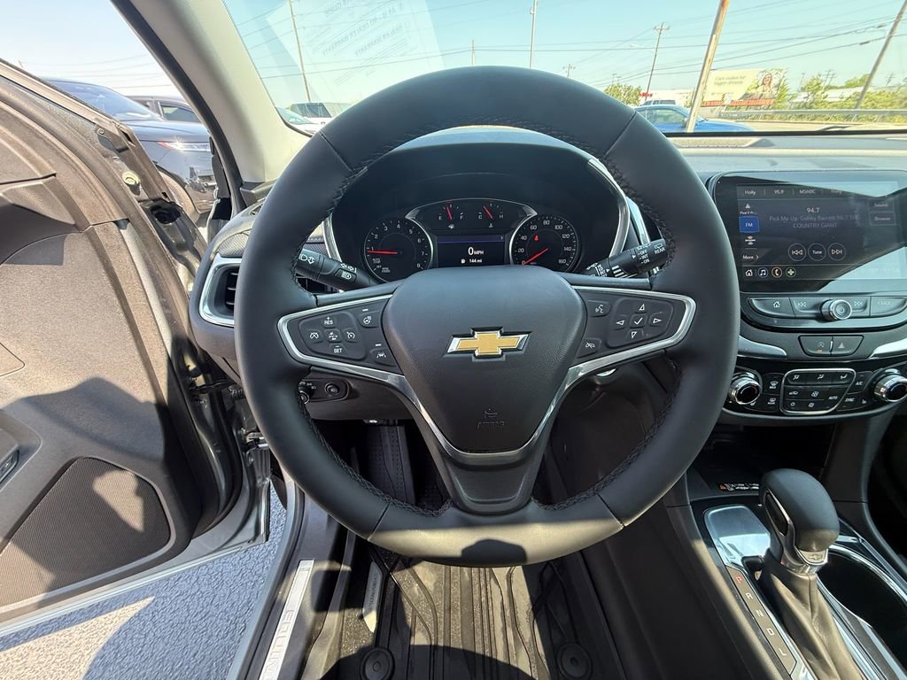 Used 2023 Chevrolet Equinox Premier image 16