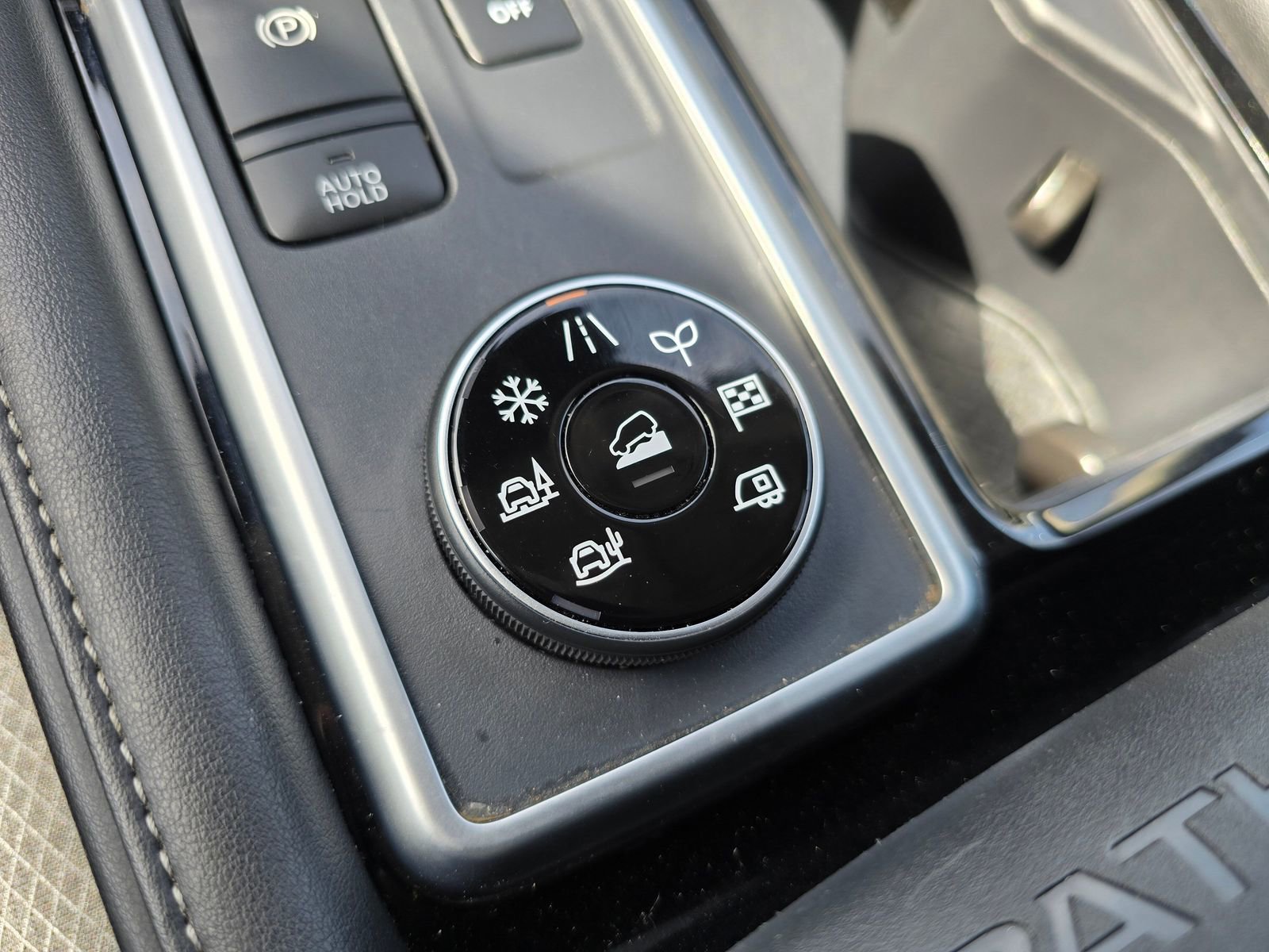 Used 2025 Nissan Pathfinder SV AWD/4WD image 27