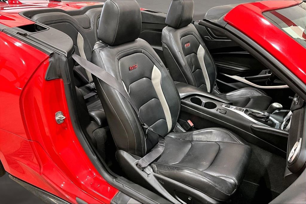 Used 2017 Chevrolet Camaro SS RWD image 7