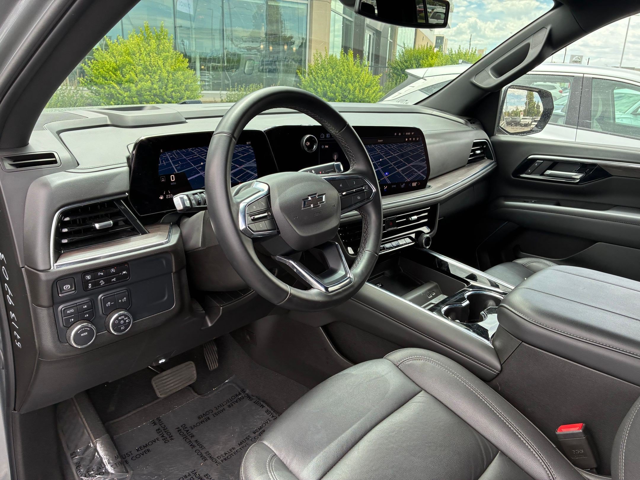 Used 2025 Chevrolet Suburban Z71 AWD/4WD image 16