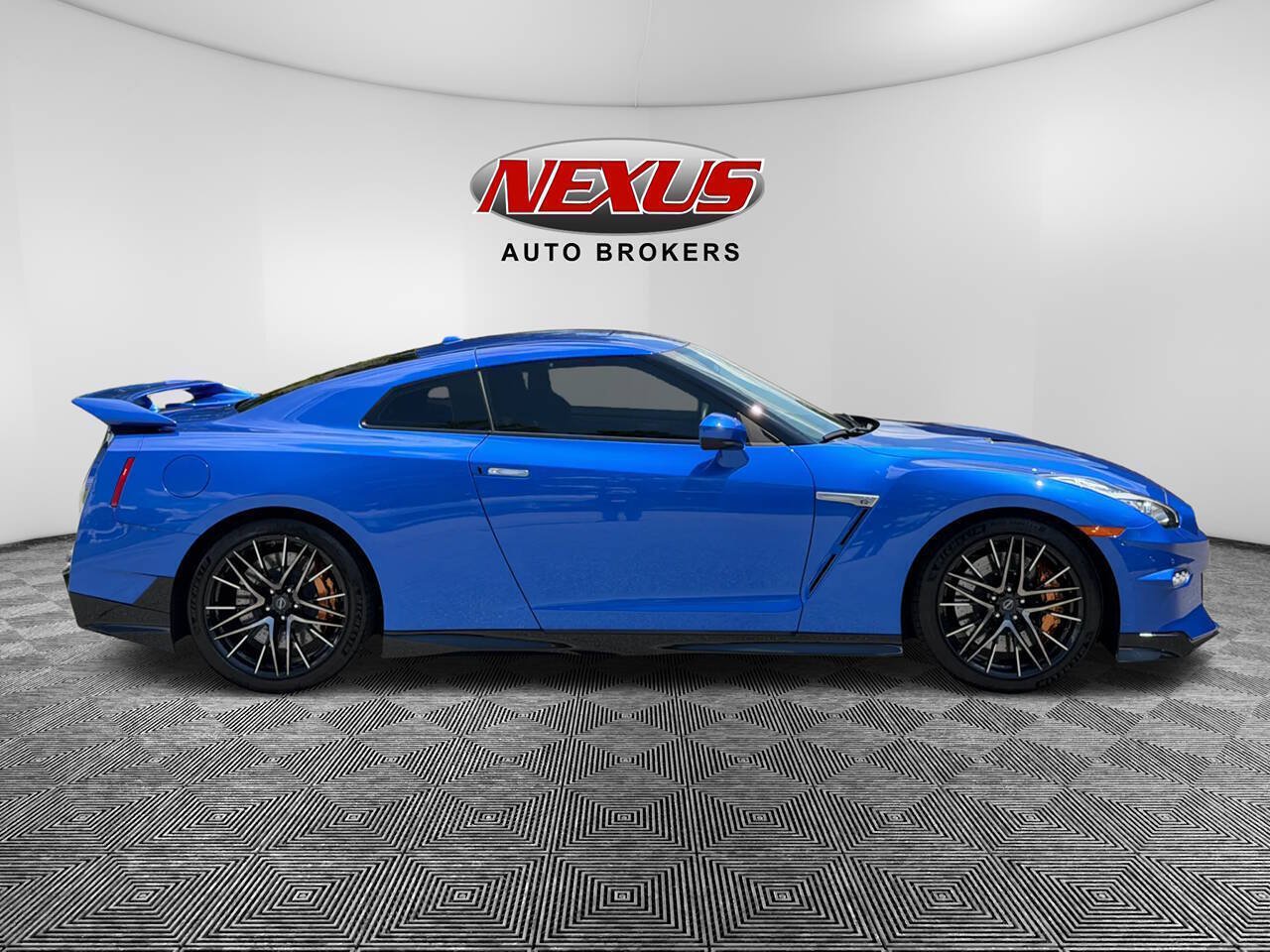Used 2024 Nissan GT-R Premium w/ Premium Interior Package AWD/4WD image 5