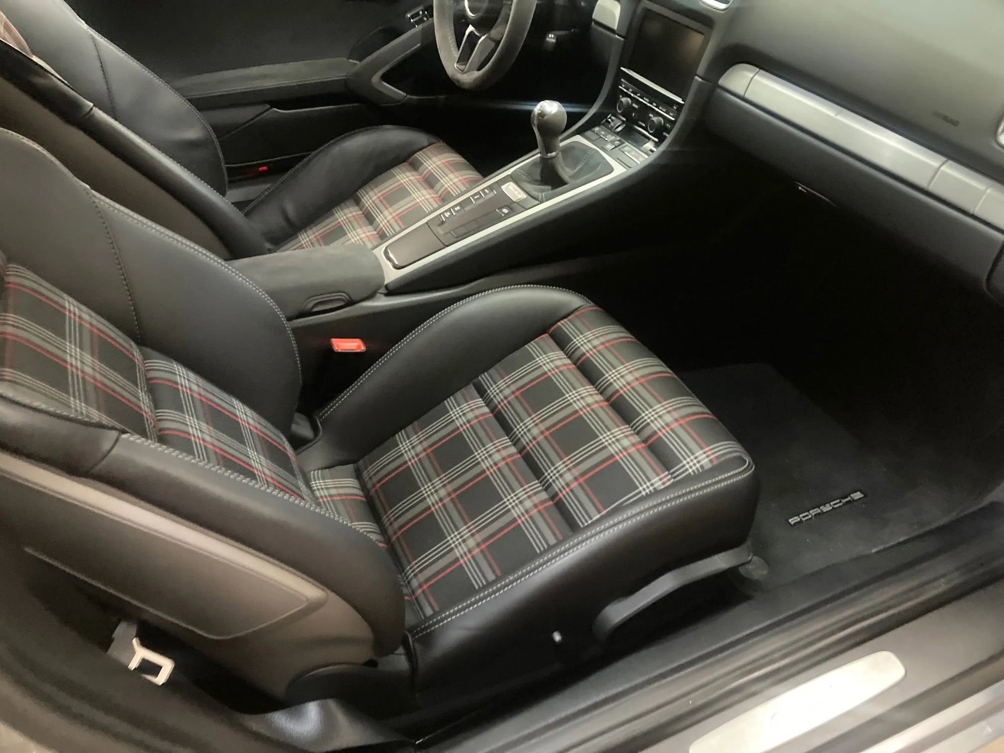 Used 2016 Porsche Cayman GT4 image 9