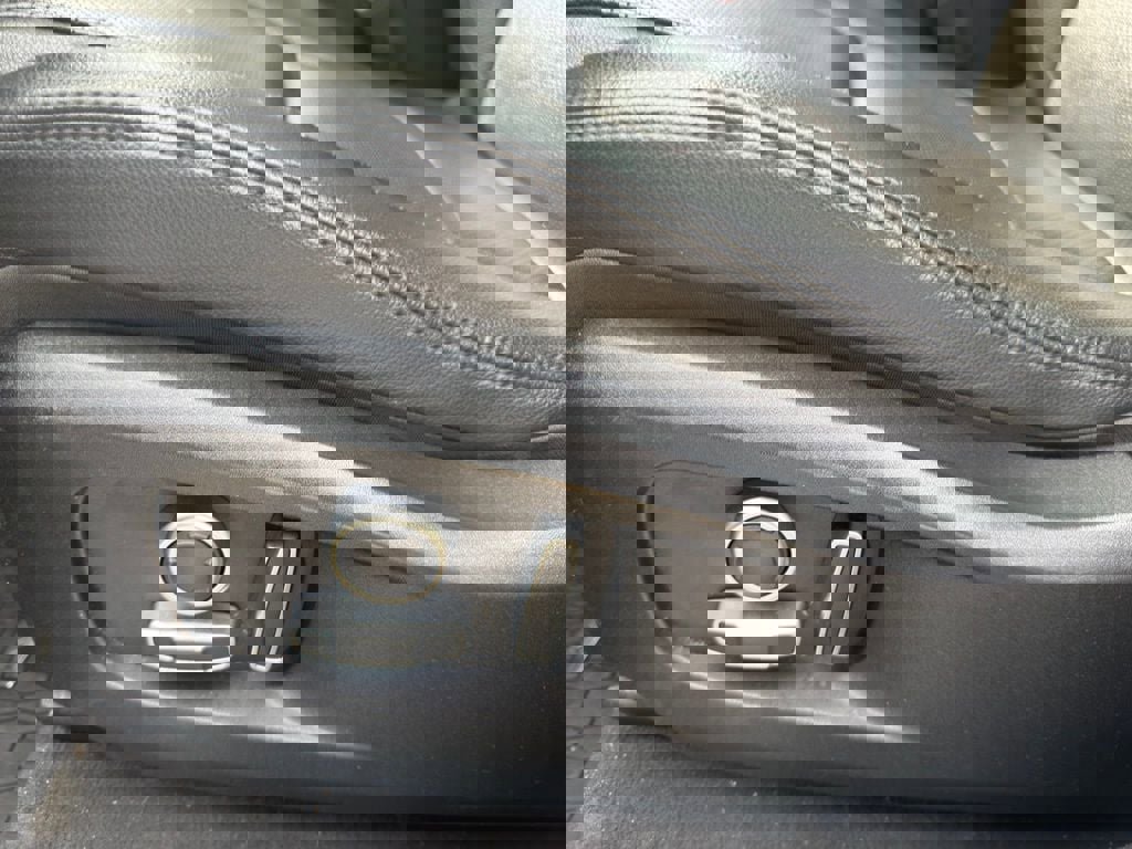 Used 2021 Jaguar F-PACE S image 15