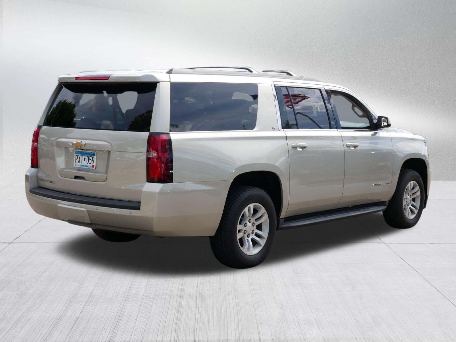 Used 2015 Chevrolet Suburban LT w/ Luxury Package AWD/4WD image 7