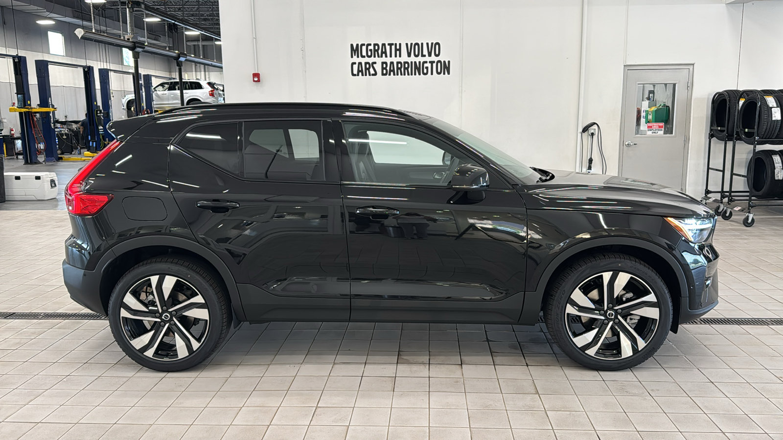 New 2026 Volvo XC40 B5 Ultra w/ Climate Package AWD/4WD image 4