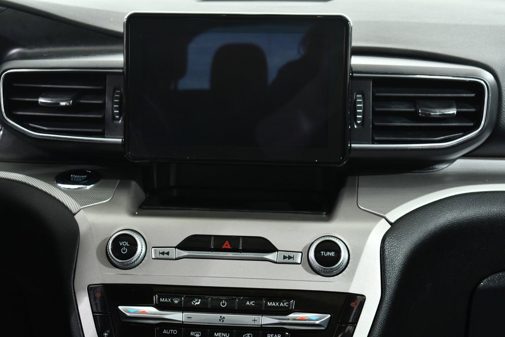 Used 2023 Ford Explorer XLT w/ Equipment Group 202A image 9