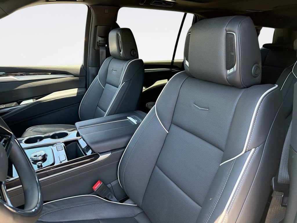 Certified 2026 Cadillac Escalade ESV Luxury RWD image 23