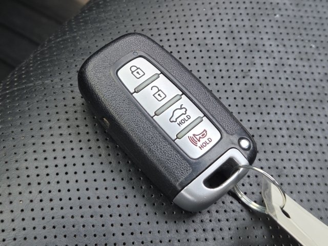 Used 2011 Hyundai Genesis 4.6 RWD image 21