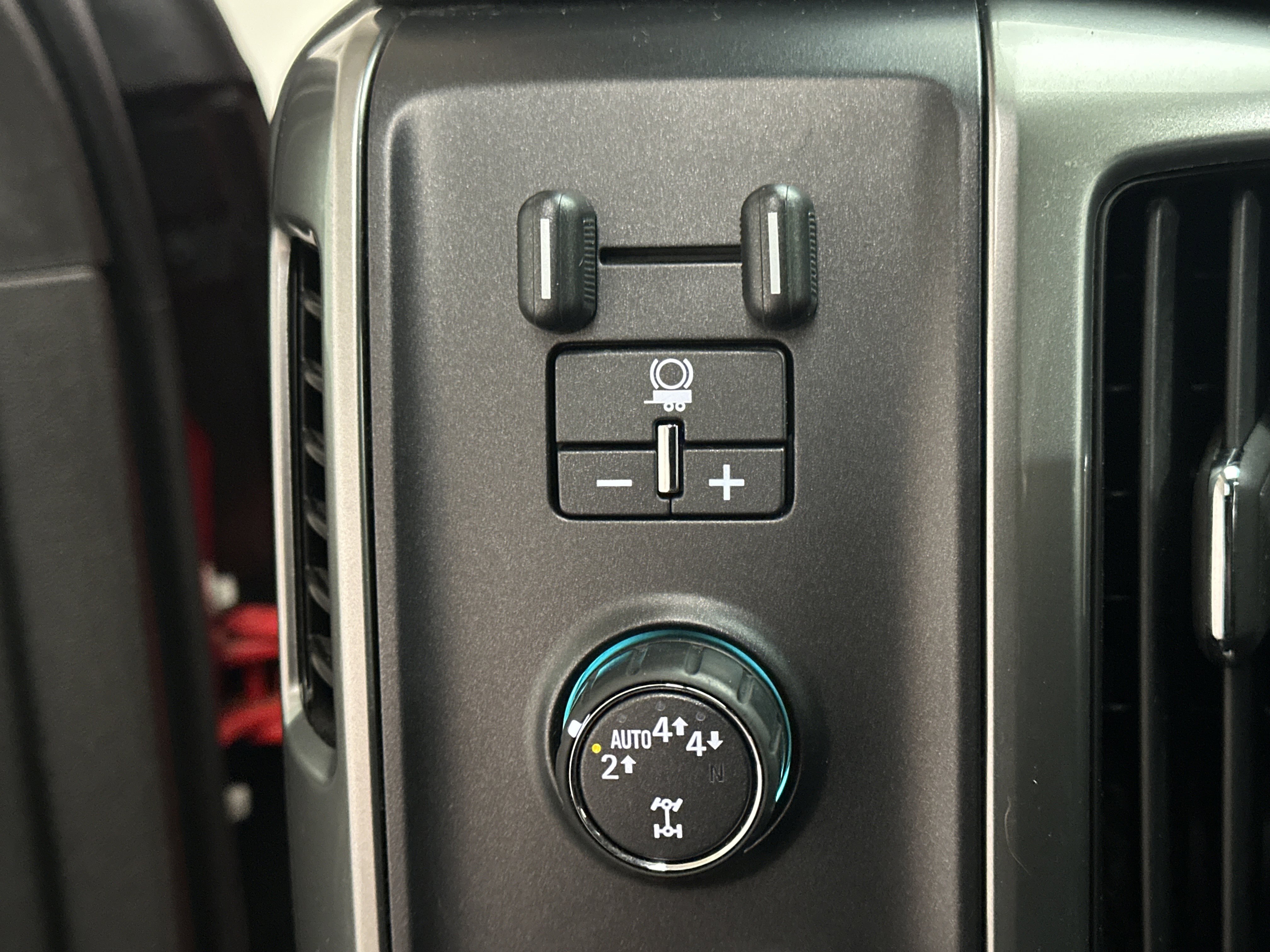 Used 2018 Chevrolet Silverado 1500 LT image 34