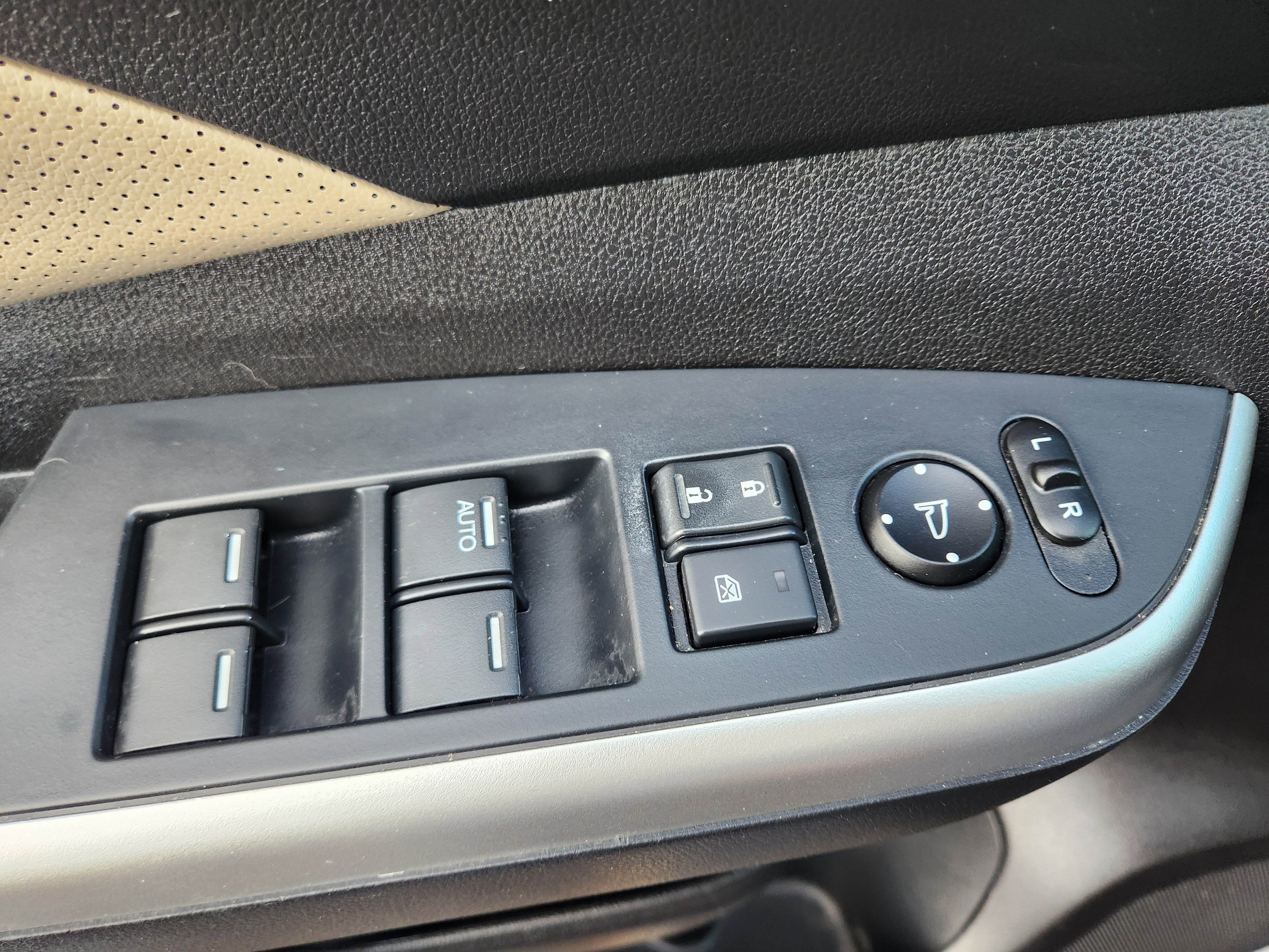 Used 2015 Honda CR-V EX-L image 16