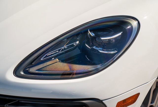 Used 2024 Porsche Macan T w/ Premium Plus Package image 3