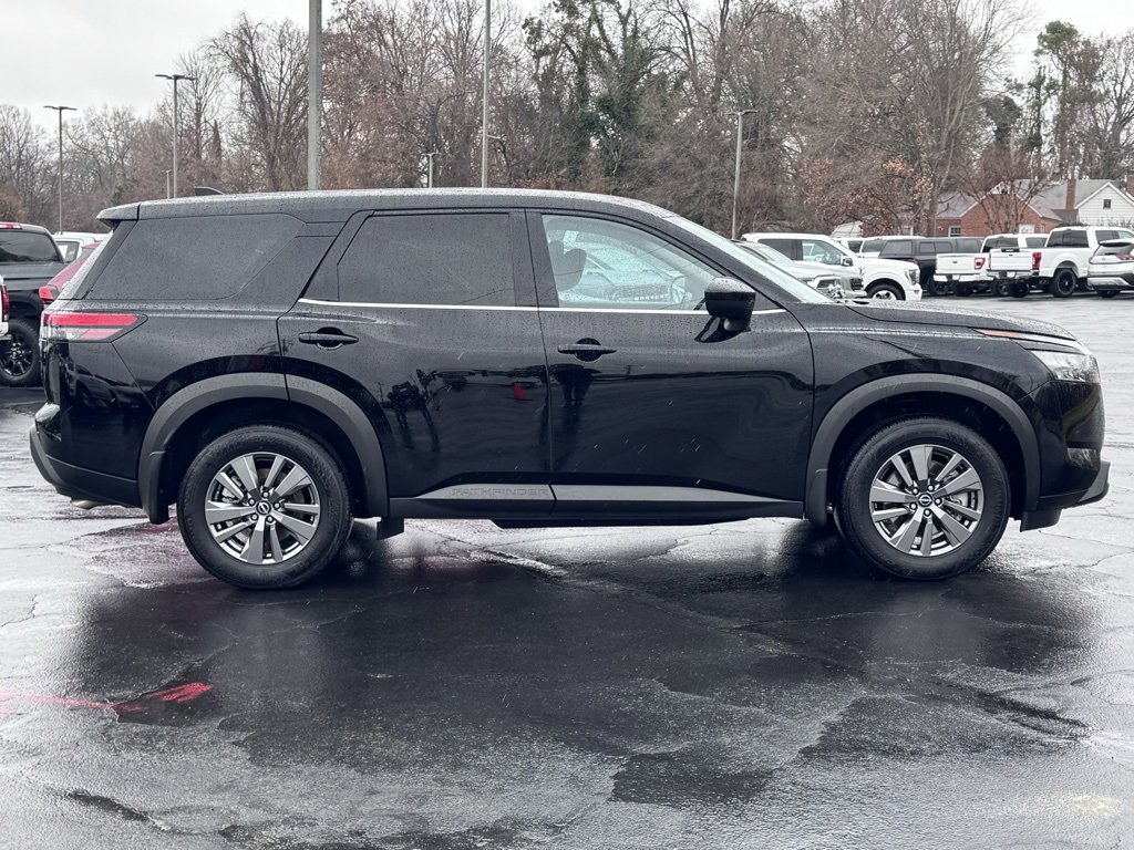 Used 2025 Nissan Pathfinder S image 4