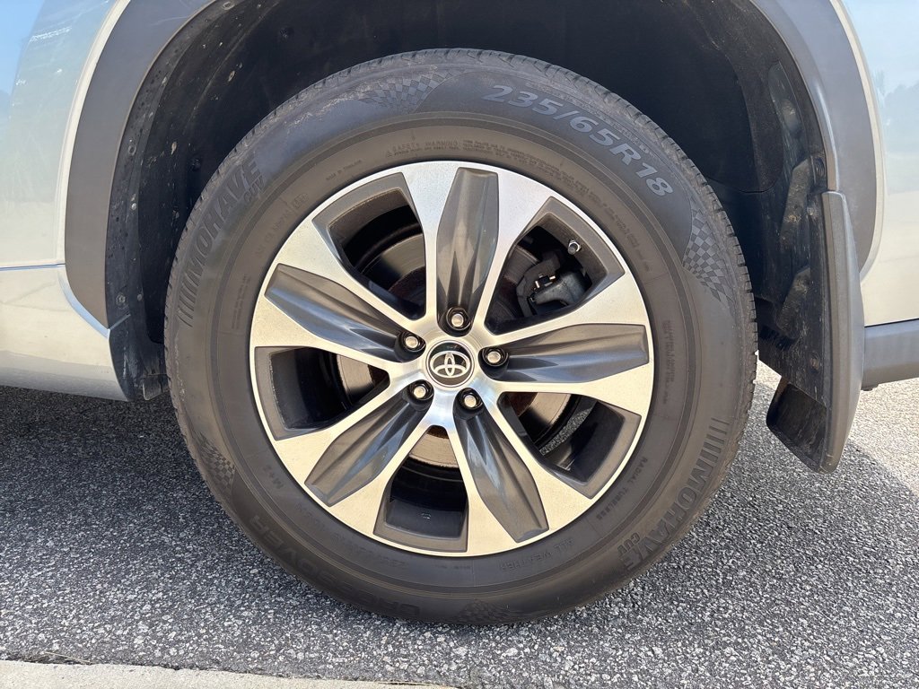 Used 2021 Toyota Highlander XLE image 13