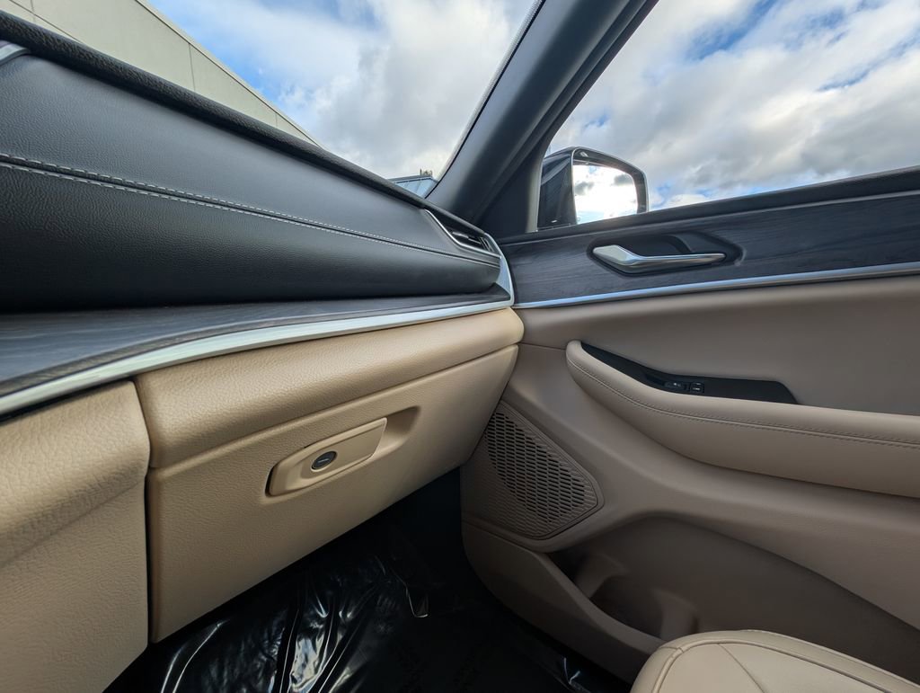 Used 2024 Jeep Grand Cherokee Limited image 33