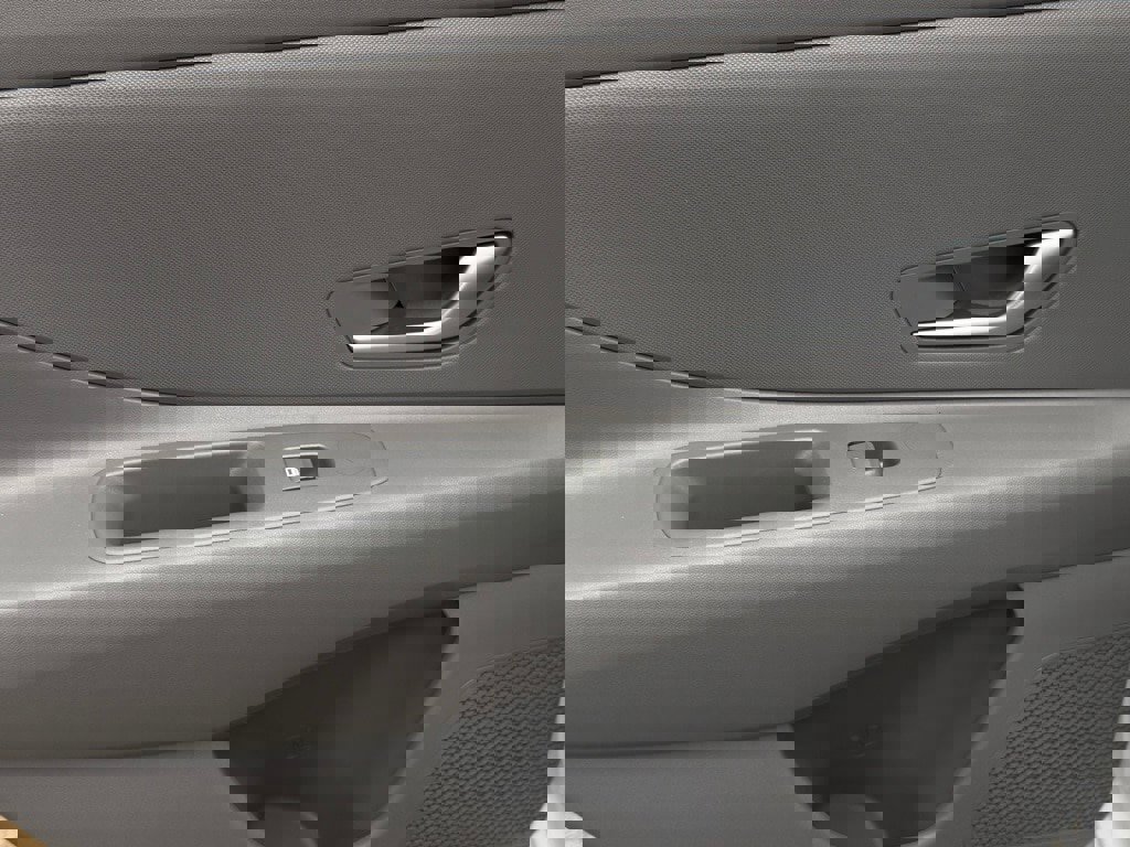 Certified 2025 Hyundai Elantra SE w/ Cargo Package image 11