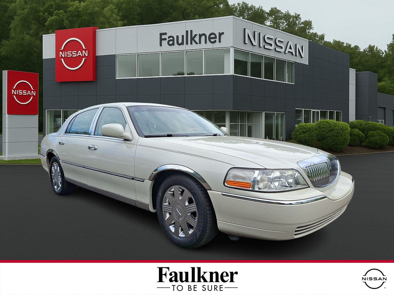 Used 2004 Lincoln Town Car Ultimate RWD video 1
