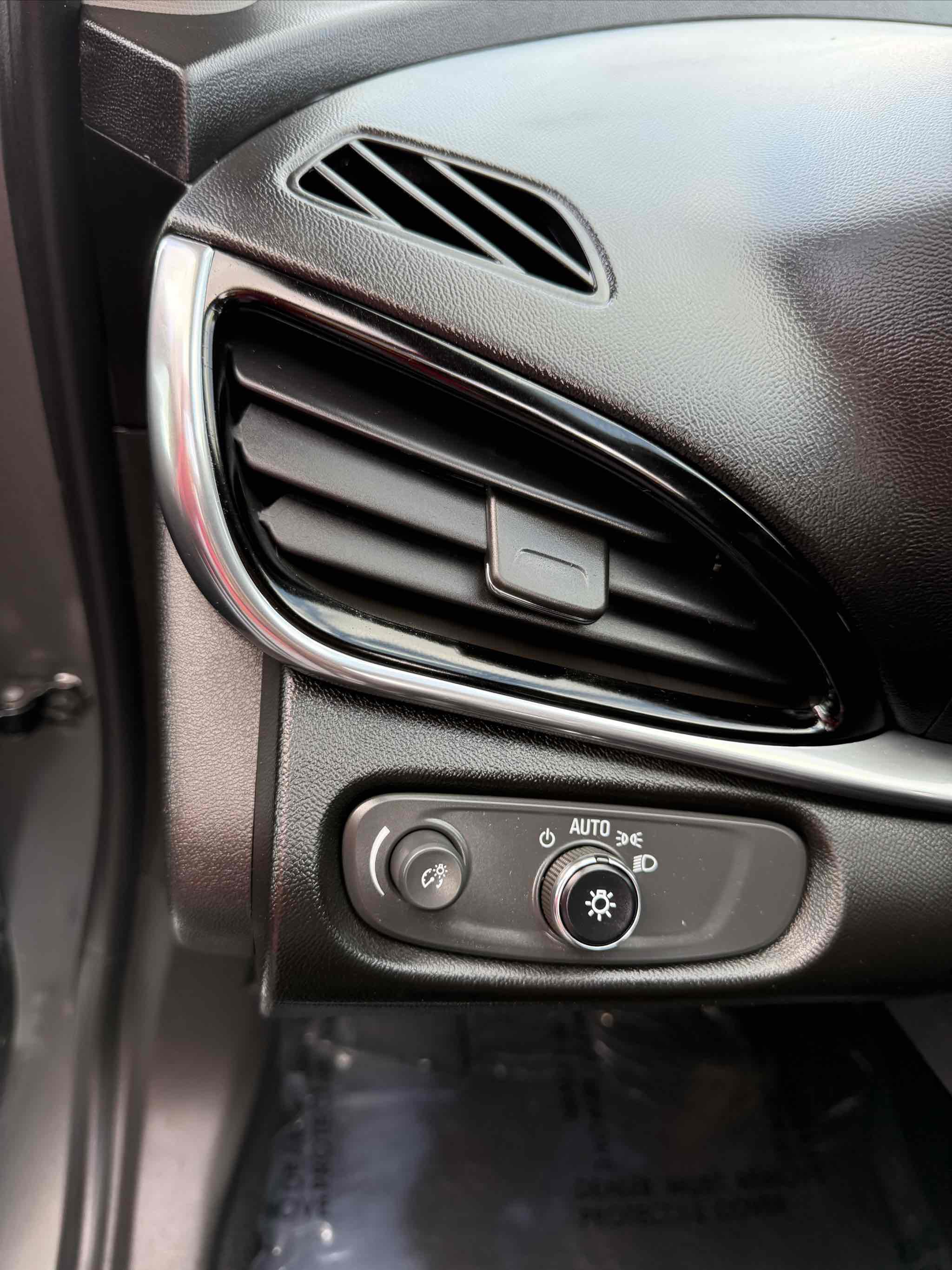 Used 2017 Chevrolet Volt Premier w/ Driver Confidence II Package image 88