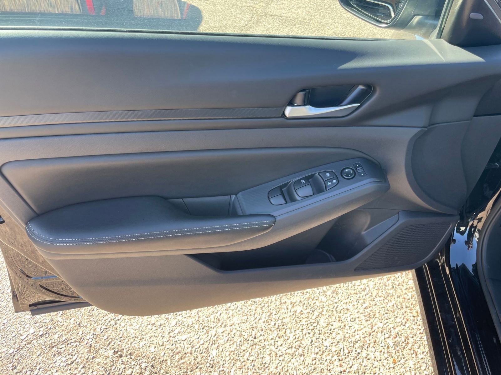 Used 2025 Nissan Altima 2.5 SV image 18