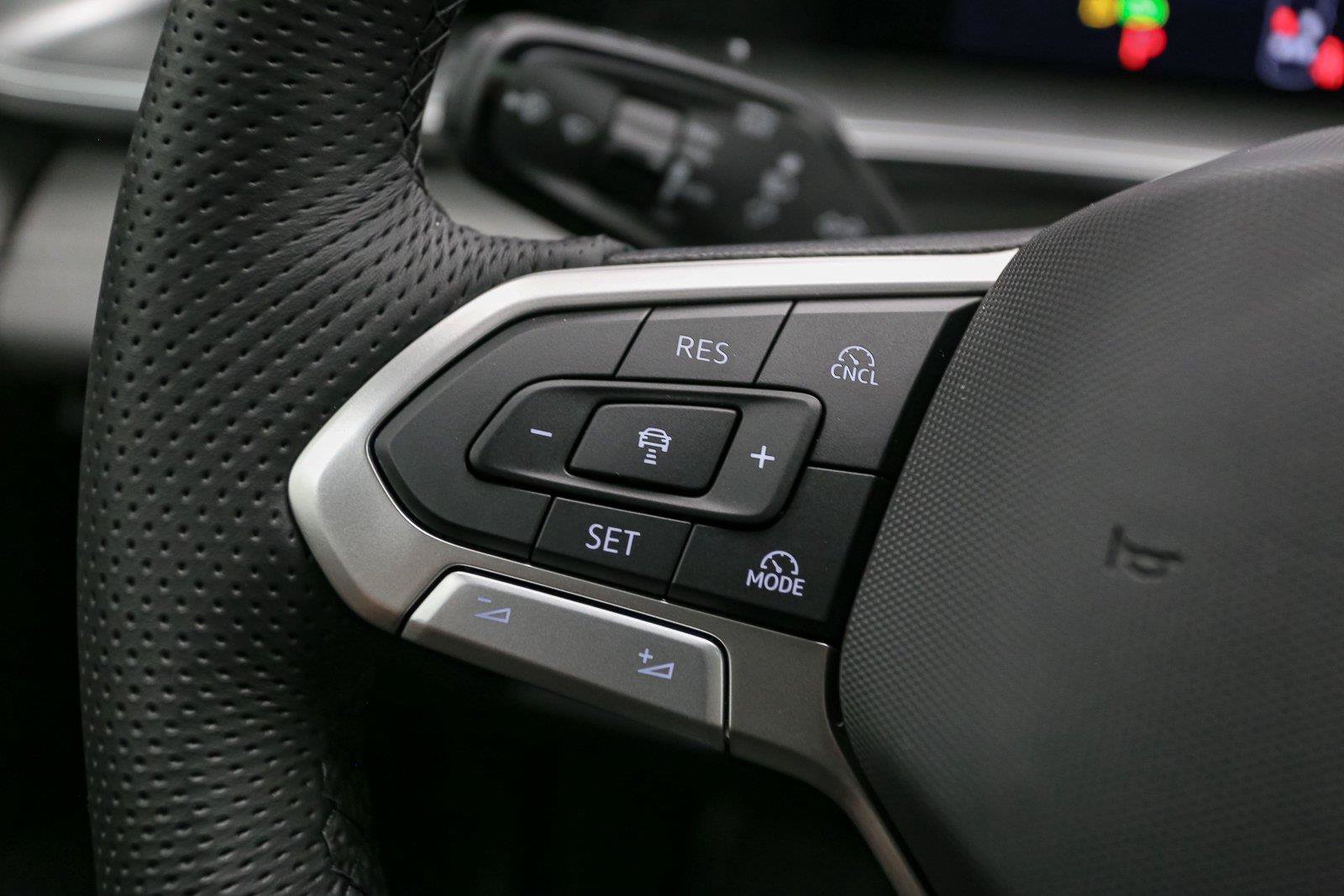 New 2026 Volkswagen Tiguan SE R-Line AWD/4WD image 24