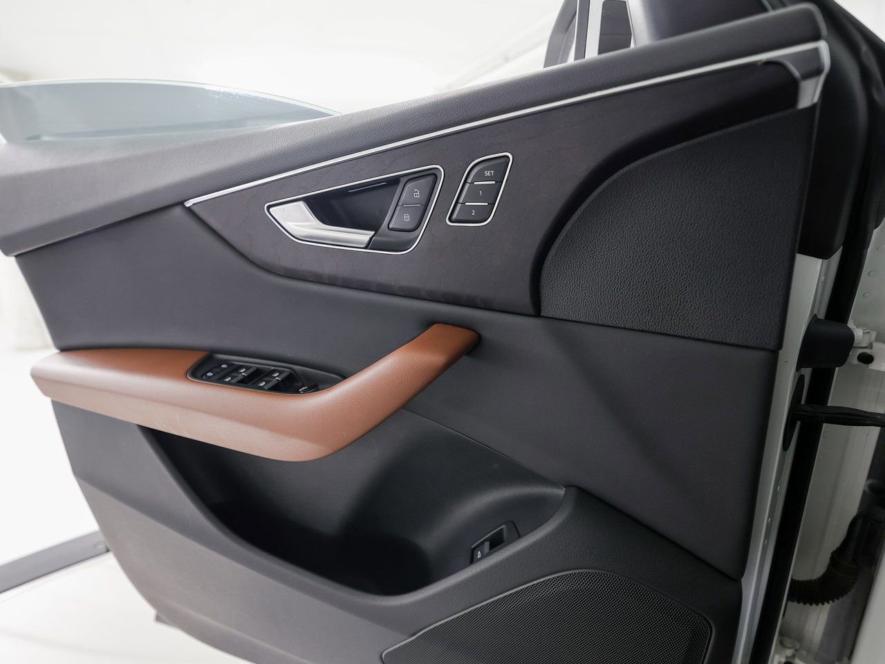 Used 2022 Audi Q8 Premium image 23