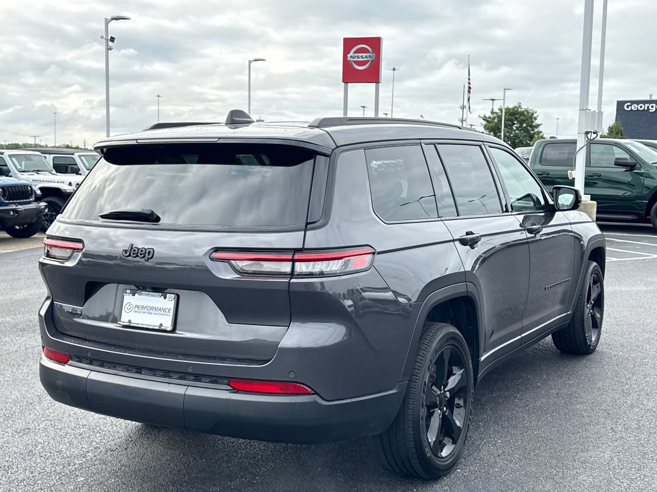 Used 2023 Jeep Grand Cherokee L Laredo AWD/4WD image 3