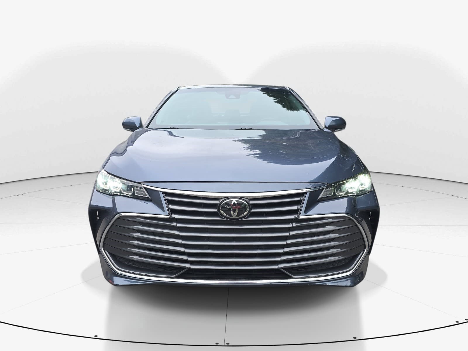 Used 2019 Toyota Avalon XLE w/ Moonroof Package FWD image 9