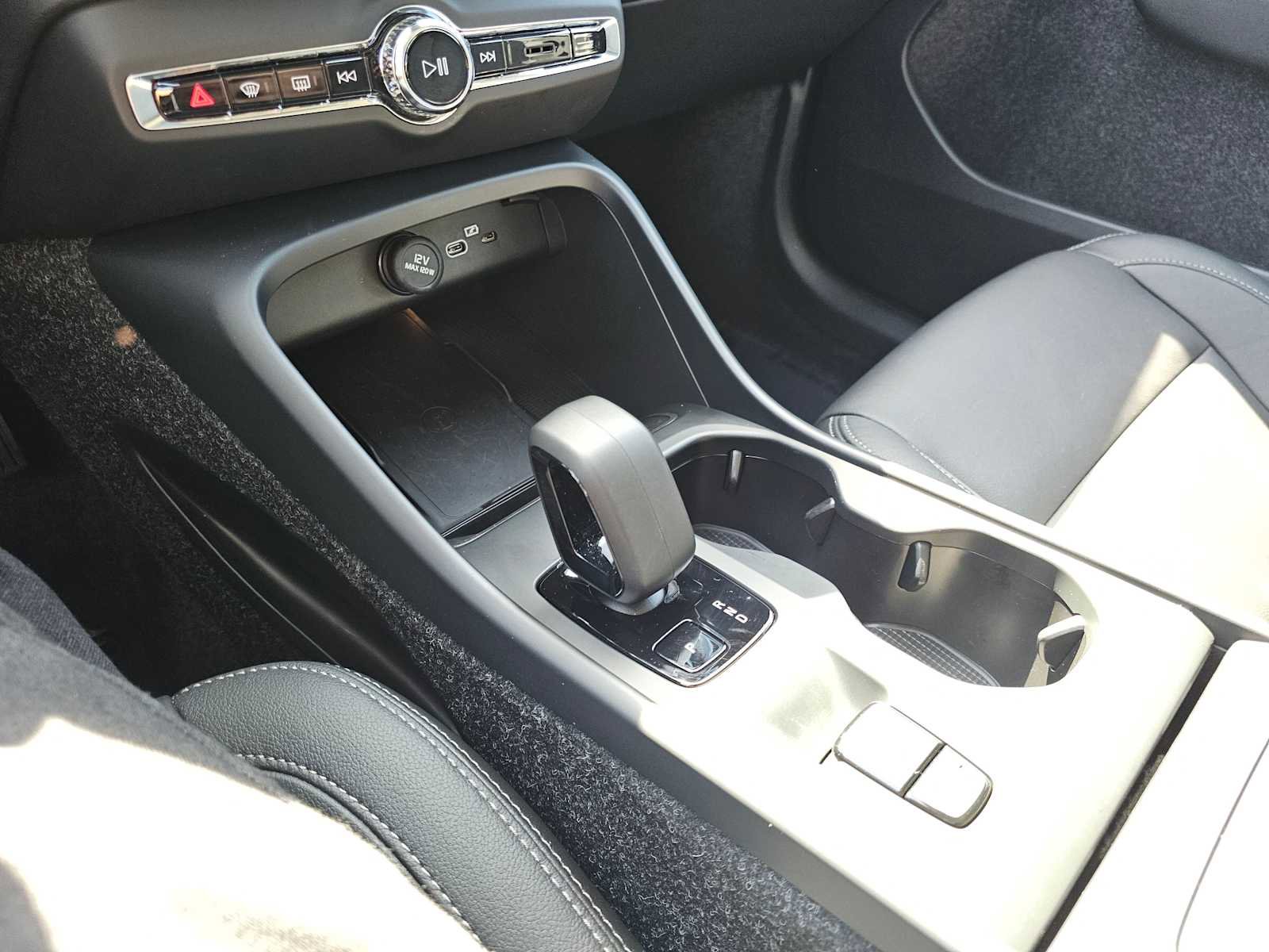 Used 2025 Volvo XC40 B5 Core w/ Protection Package Premier AWD/4WD image 28