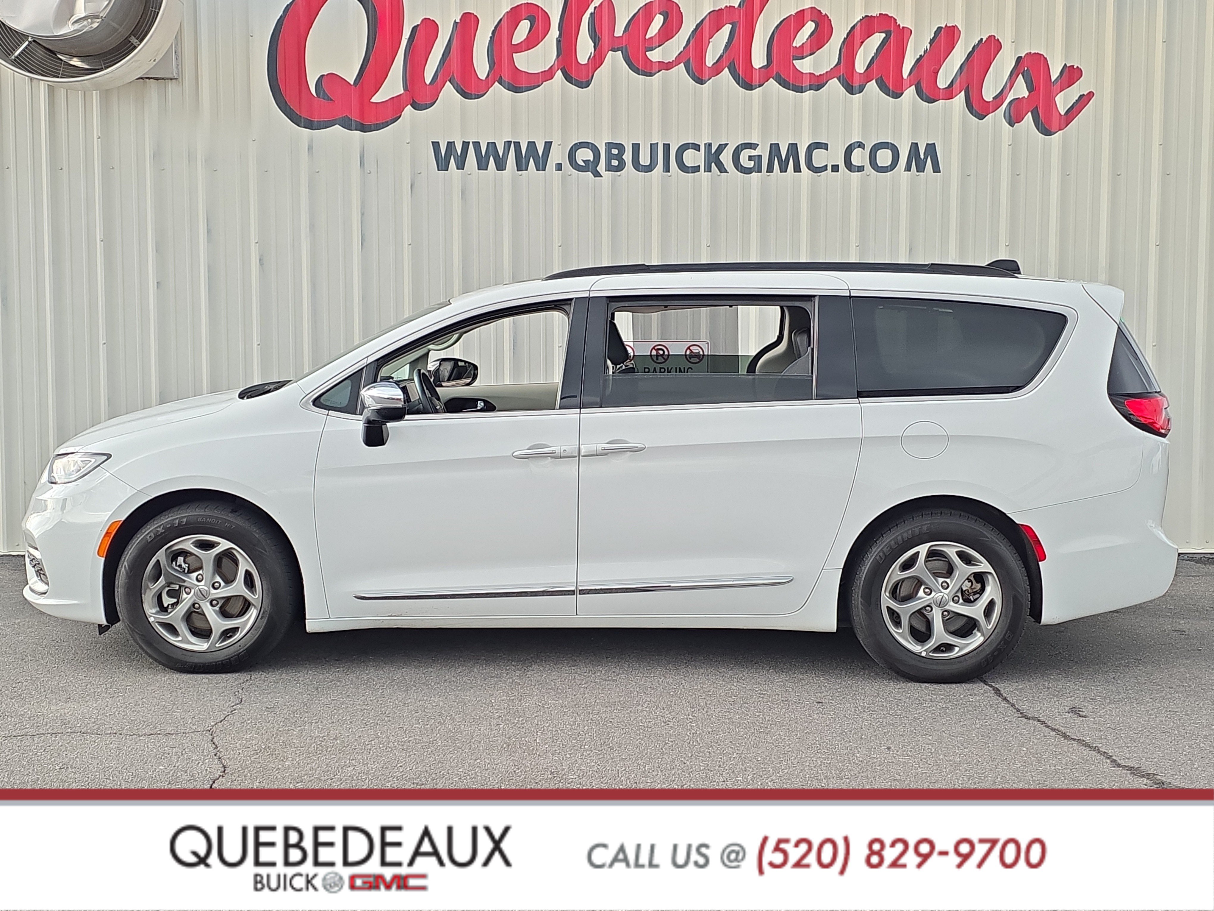 Used 2023 Chrysler Pacifica Limited FWD image 4