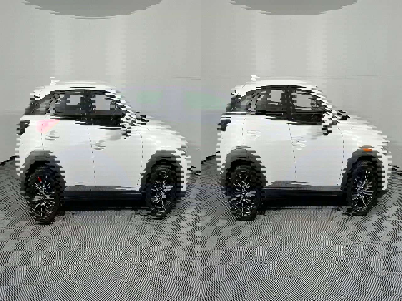 Used 2018 MAZDA CX-3 Touring image 2