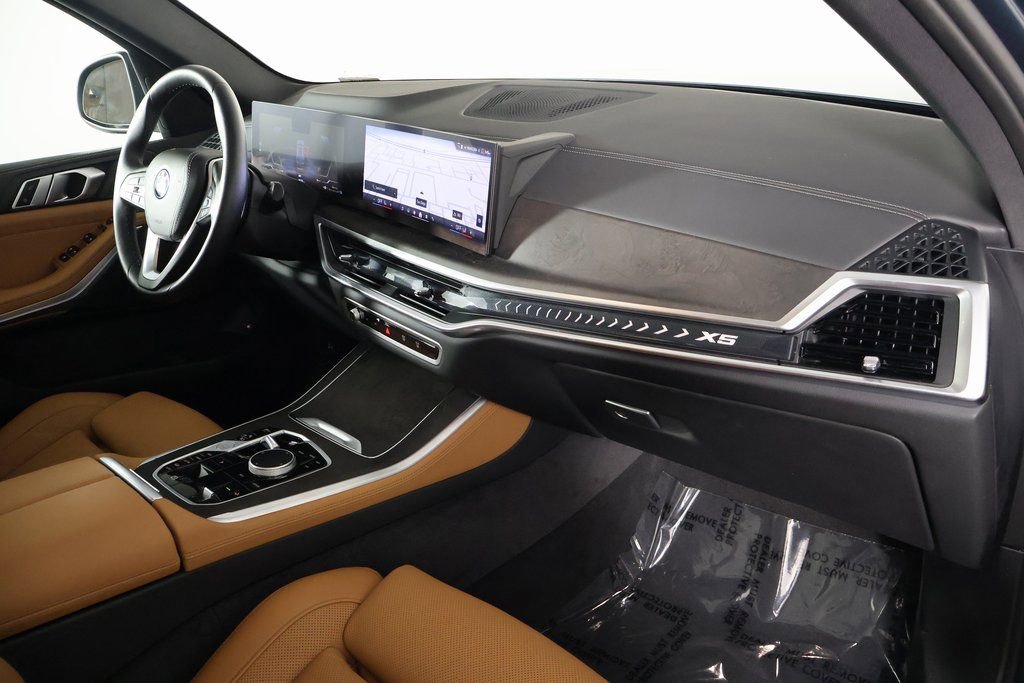 Used 2025 BMW X5 xDrive50e w/ Parking Assistance Package image 9