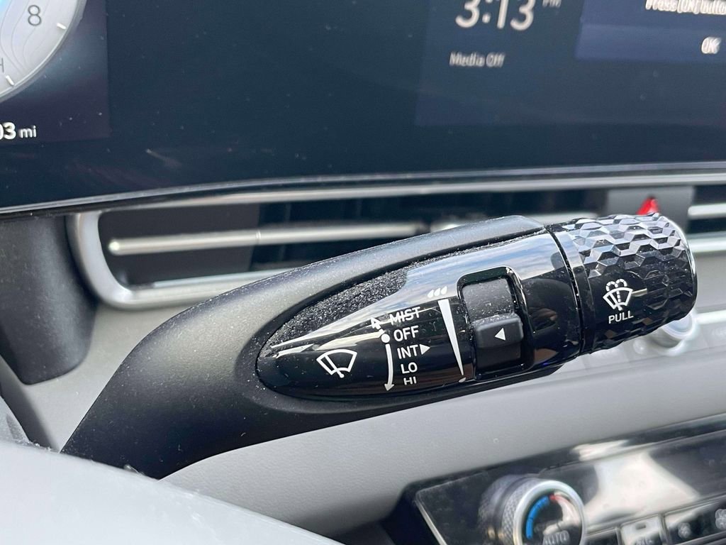 Certified 2024 Hyundai Elantra SEL image 23