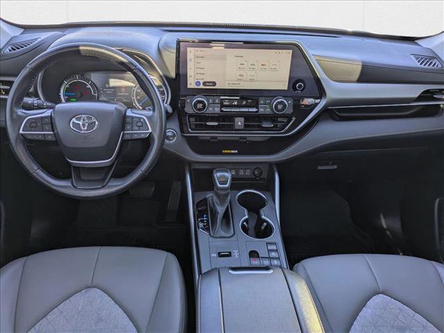 Used 2023 Toyota Highlander Bronze Edition image 17