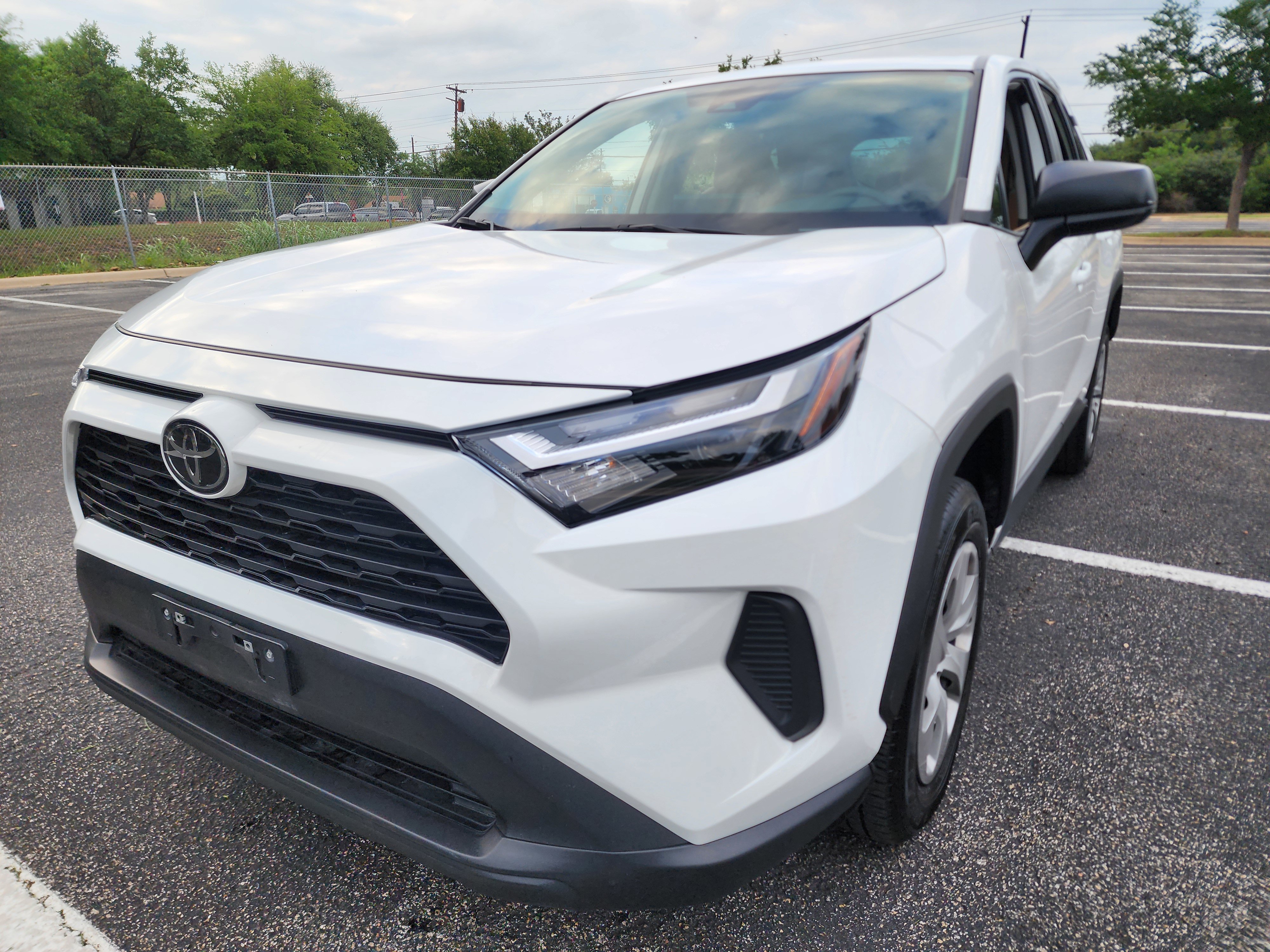 Used 2023 Toyota RAV4 LE AWD/4WD image 3