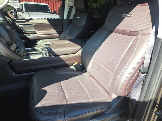 Used 2025 Ford Expedition Platinum w/ Platinum Ultimate Package AWD/4WD image 8