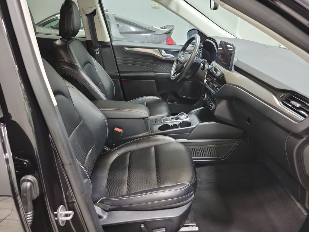 Used 2022 Ford Escape Titanium image 23