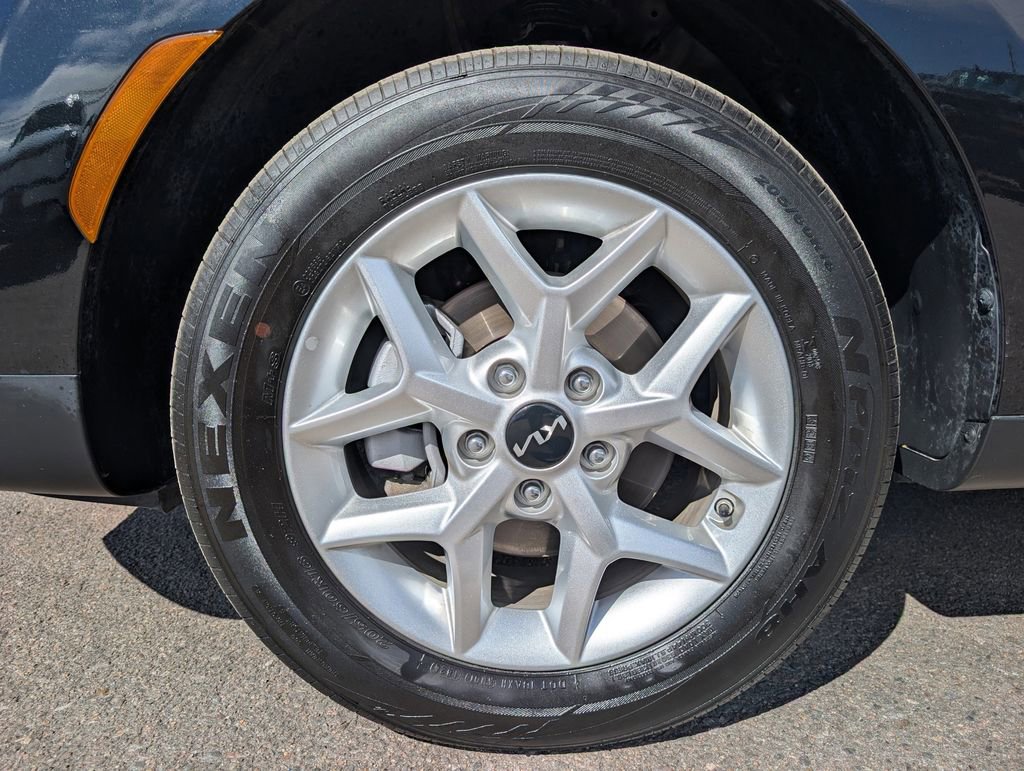 Certified 2025 Kia Soul LX image 12