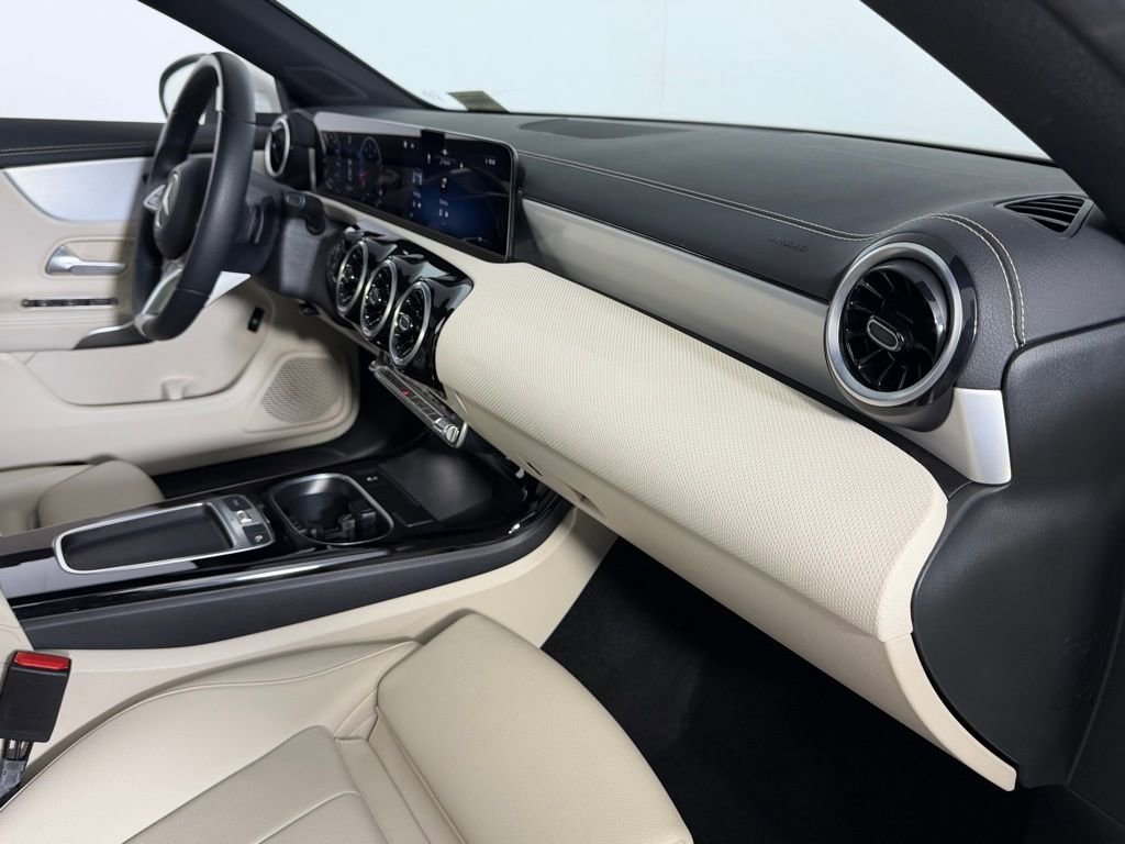 Used 2025 Mercedes-Benz CLA 250 image 29