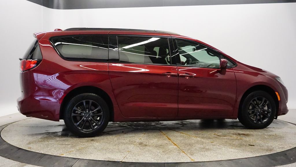 Certified 2020 Chrysler Pacifica Touring-L w/ Advanced Safetytec Group image 8