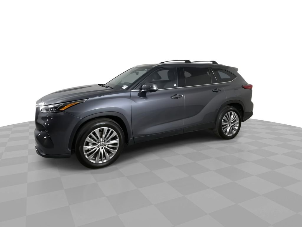 Used 2023 Toyota Highlander Platinum image 4