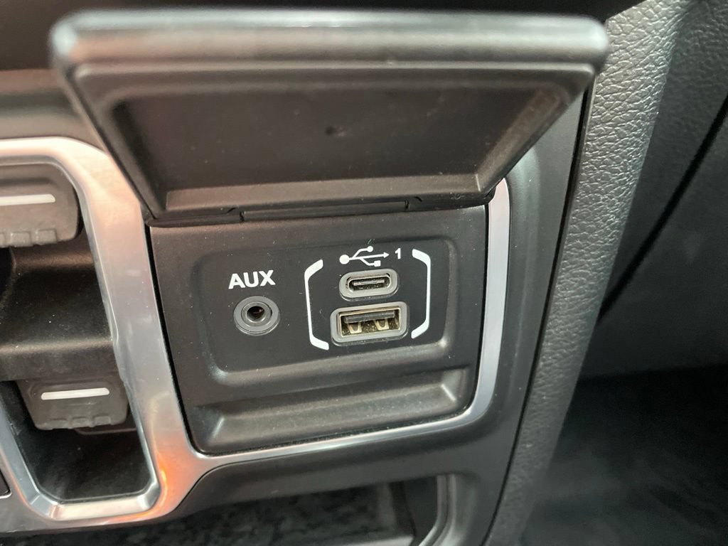 Used 2020 Jeep Wrangler Unlimited Sahara AWD/4WD image 26
