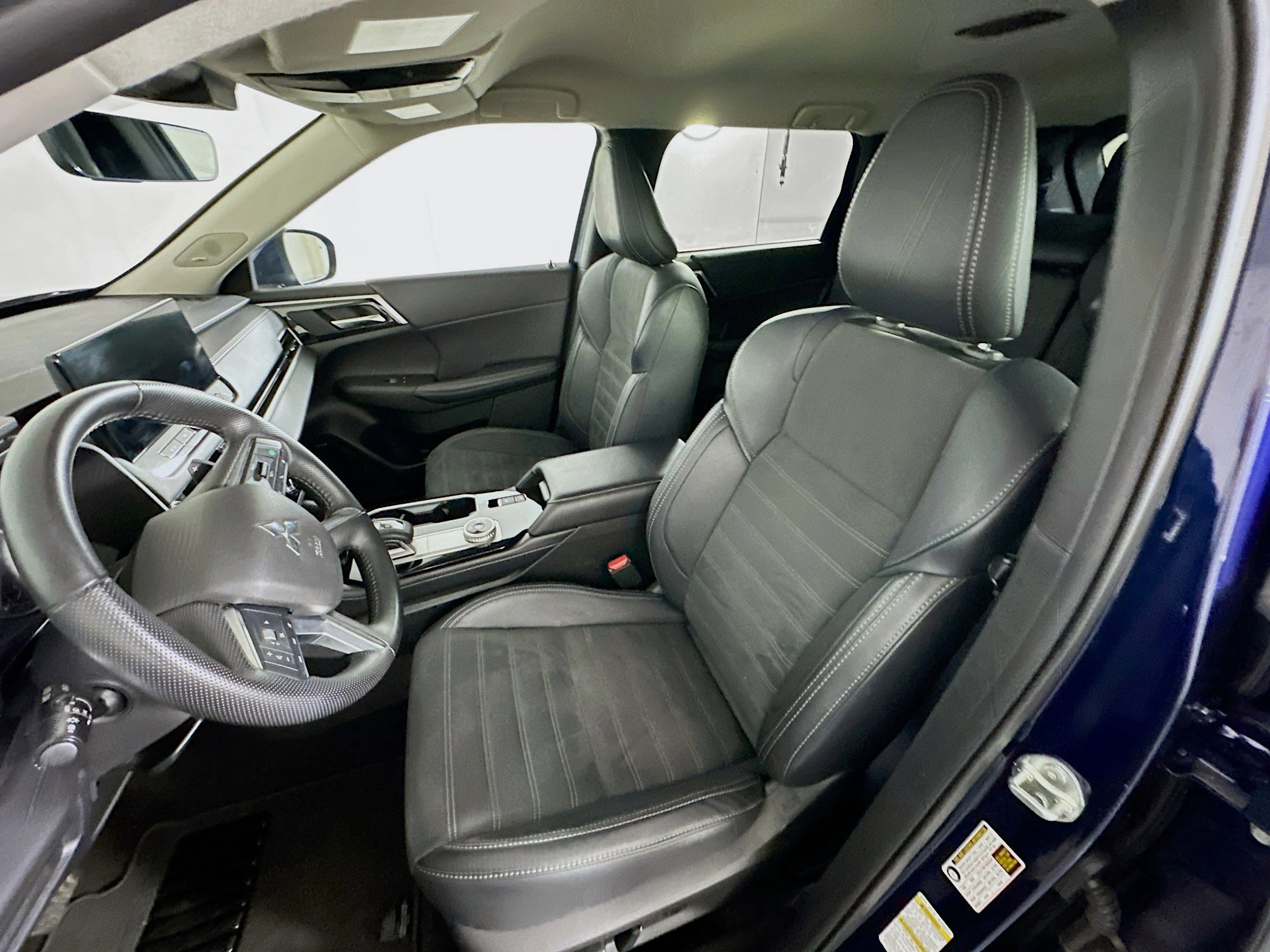 Used 2025 Mitsubishi Outlander SE FWD image 13