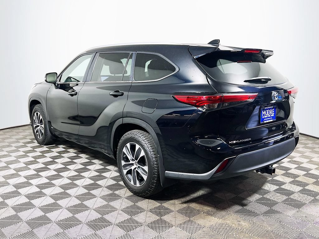 Used 2023 Toyota Highlander XLE AWD/4WD image 5