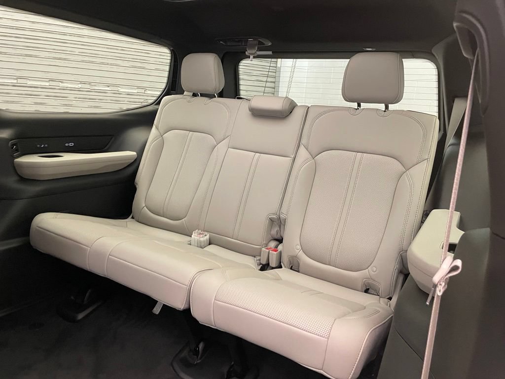 New 2026 Jeep Grand Wagoneer 2WD w/ Premium Group I image 19