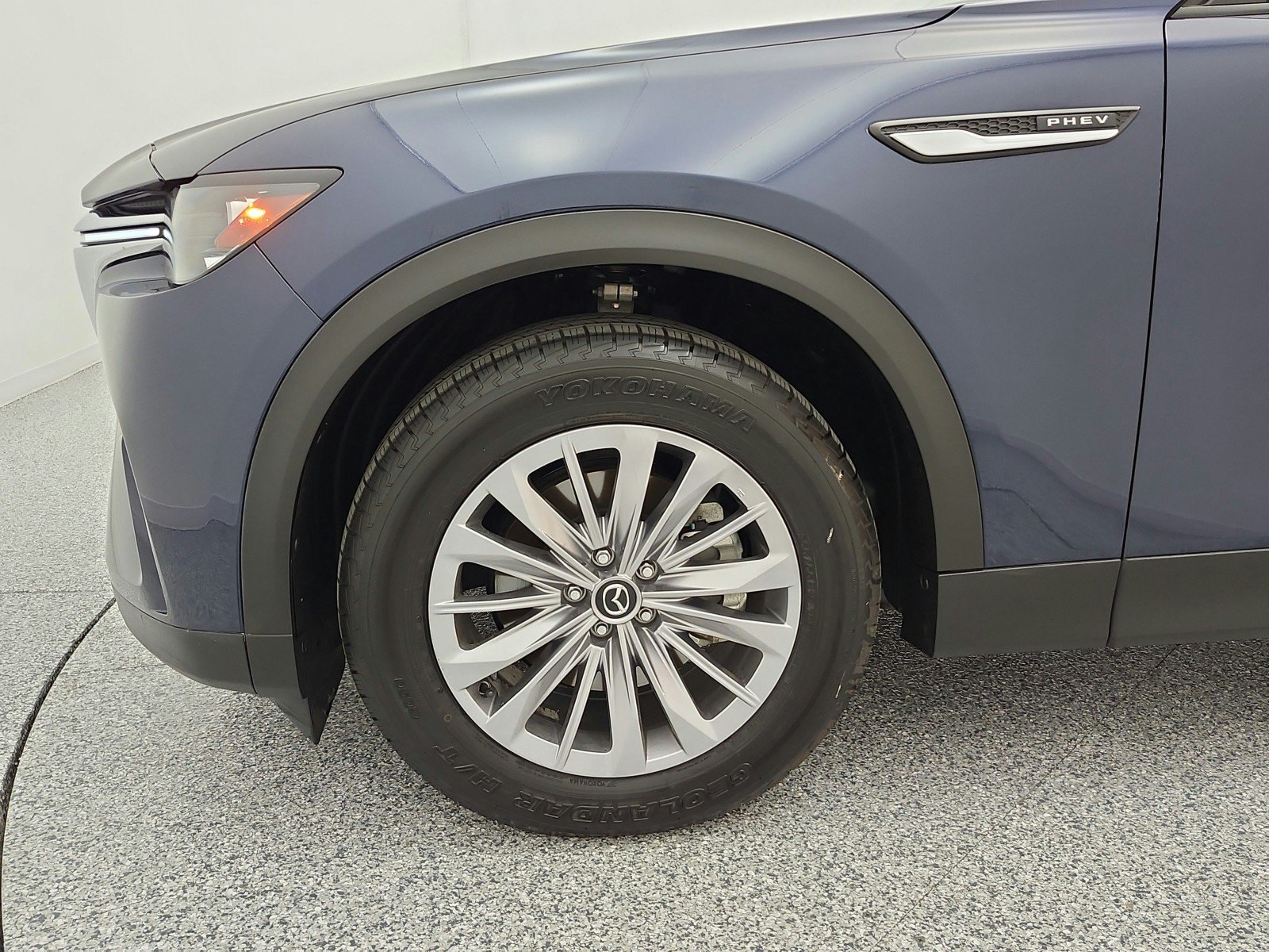 Used 2024 MAZDA CX-90 Plug-In Hybrid w/ Preferred AWD/4WD image 17
