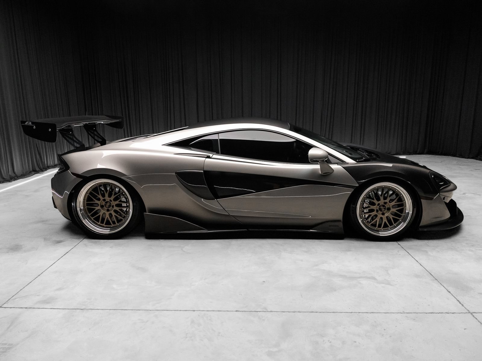 Used 2017 McLaren 570S Coupe RWD image 16