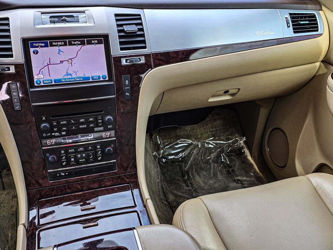 Used 2014 Cadillac Escalade Luxury AWD/4WD image 22