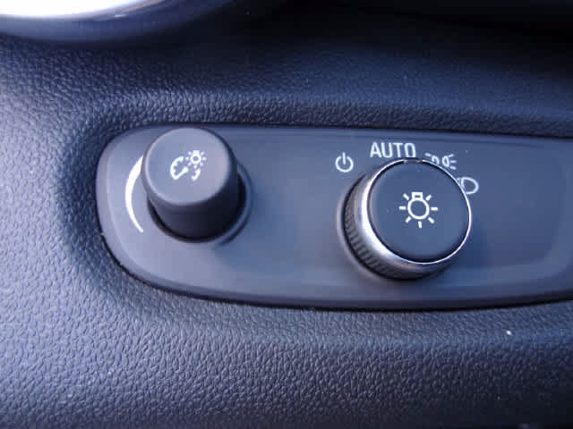 Used 2024 Chevrolet Trax LT FWD image 15